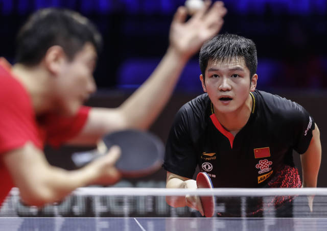 据有利位置 据有利位置